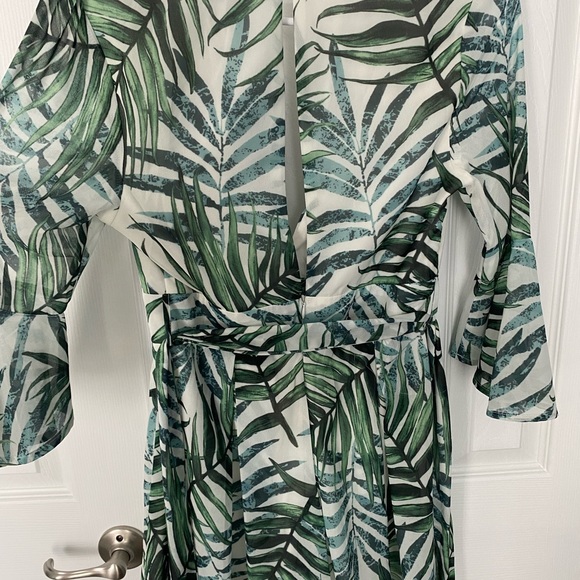 Palm print romper with open back detail - Picture 3 of 3